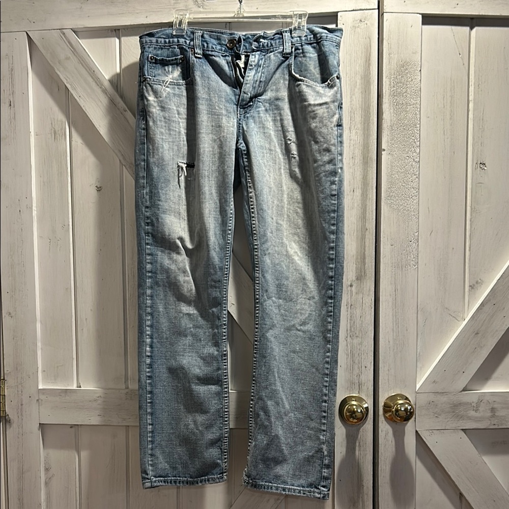 Light Blue Relaxed Jeans with Straight-Leg Style and Medium Weight Fabric